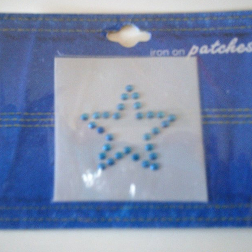 Motif autocollant/stickers strass représentant une étoile bleue pour carterie, déco, card making