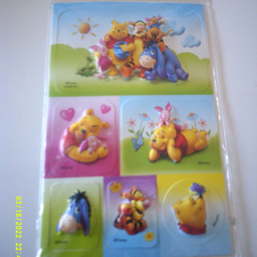 Lot de  stickers plastiques en 3d représentant un petit ourson, ses amis de disney