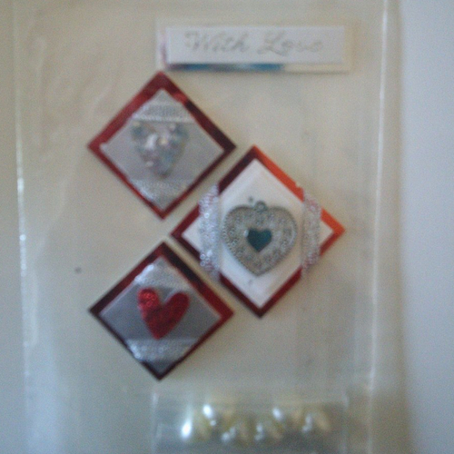 Lot de 4 stickers 3d plus des perles en forme de coeurs nacrés