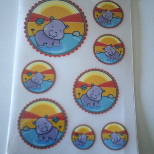 Lot de 8 stickers textile représentant des médaillons hippo - transferts autocollants de chez aladine