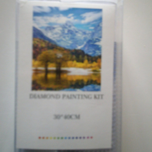Kit broderie diamond painting représenté par un paysage et des montagnes enneigées