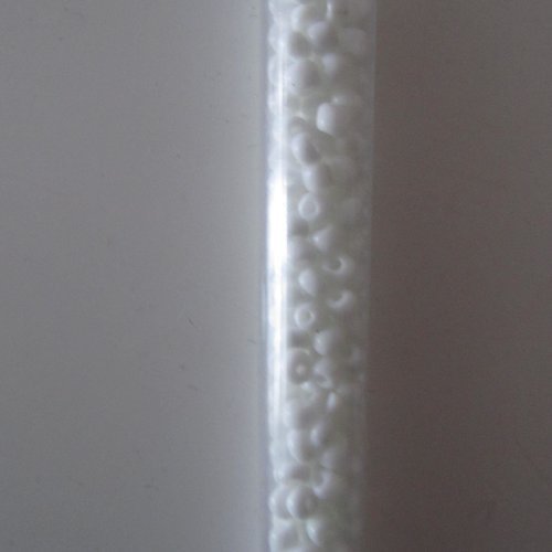 Tube de 20 grammes  de grosses perles de rocaille de couleur blanche