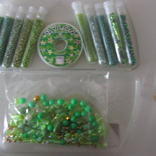 Kit - crée tes bijoux - boîte d'assortiments de rocailles et perles  tons verts