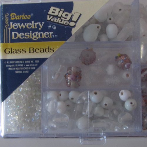 Boîte de différentes perles de verre de chez darice jewerly designer - glass beads