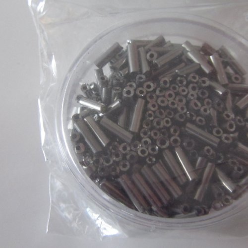Boîte de 20 grammes de mini tubes perles de rocaille de couleur gris métallique
