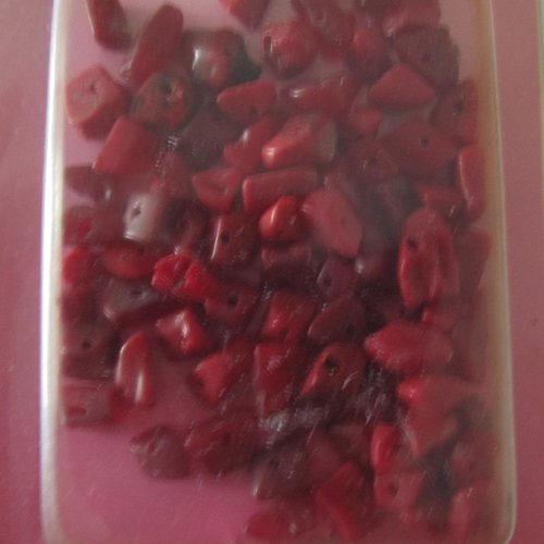 Boîte de 27 grammes de perles semi précieuses - chips - corail rouge