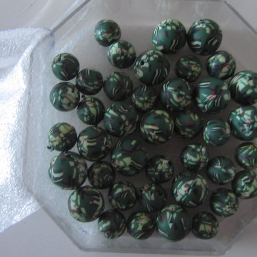 Lot de 40 perles en pâte fimo - modèle militaire (vertes) - 8/10 mm