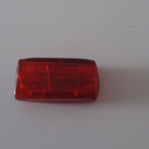 Grosse perle en verre de crépitement  rectangle - de couleur rouge avec feuille argent intérieure