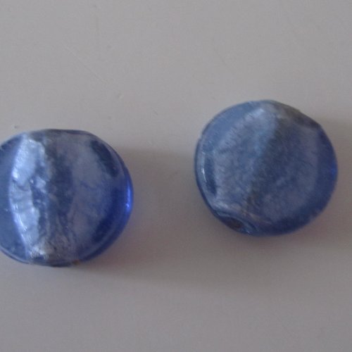 Lot de 2 grosses perles en verre rondes et plates de couleur violet clair - couleur intérieure argenté