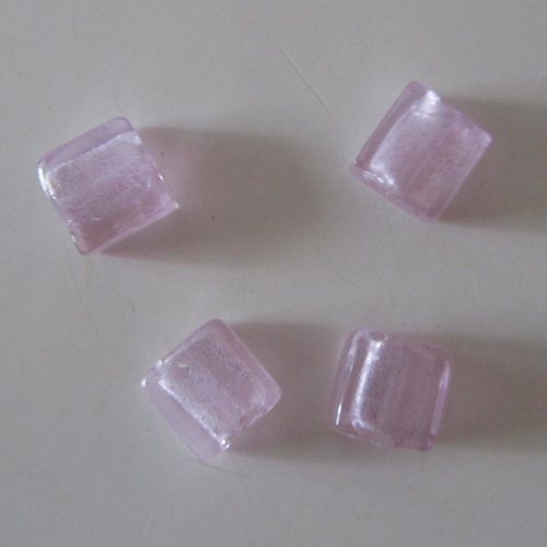 Lot de 4 perles de verre de forme carré - de couleur rose clair - couleur métallique intérieur