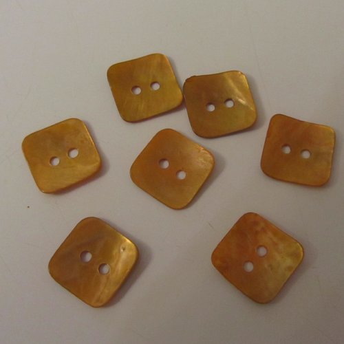 Lot de 7 boutons - perles en nacre de couleur marron orangé