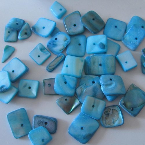 Sachet 55 grammes de perles de nacre carrées plates bleues - différentes tailles - coquillage