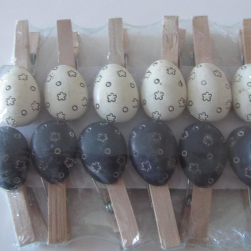 12 mini-épingles à linge en bois décorées d'oeufs de pâques noirs et crème