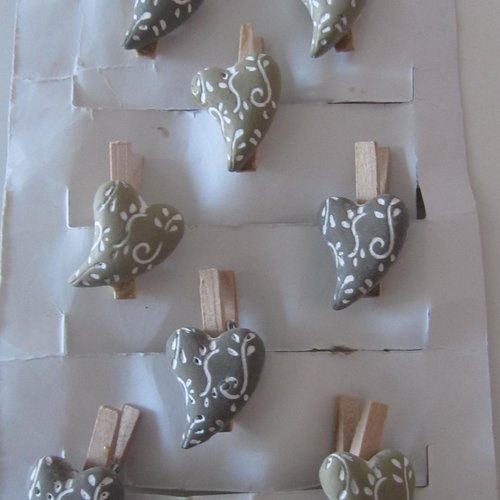 Lot de 8 mini  épingles à linge en bois et porcelaine en forme de coeur décorées d'arabesques