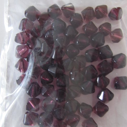 Lot d'environs  60 perles en verre - toupies de couleur prune - violet - dimension : 7 mm x 5 mm