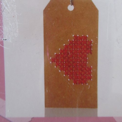 Mon petit kit point de croix "etiquette en papier carton" coeur - débutant