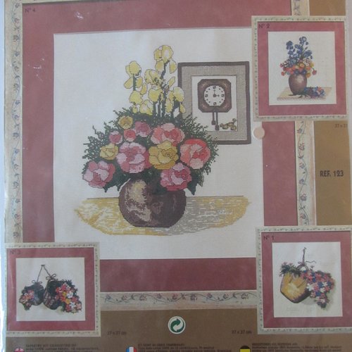 Kit point de croix -  vase de fleurs devant une pendule - 37 cm x 37 cm