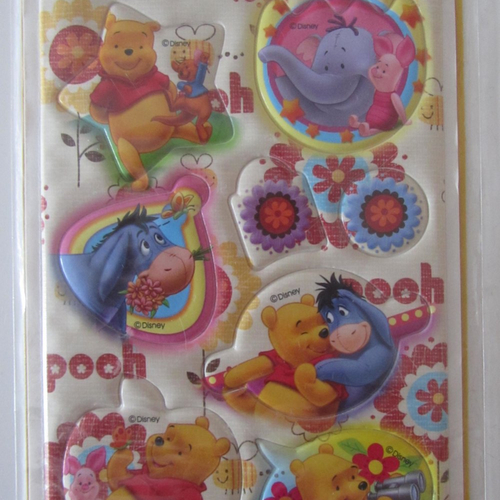 Lot de  stickers représentant un petit ourson, ses amis et des fleurs