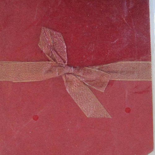 Boîte cadeaux de forme  berlingot toute pailletée avec ruban pailleté également - 14 cm x 20,5 cm