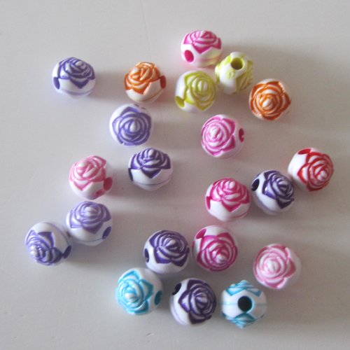 Lot de perles en résine rondes avec une fleur dessinée de chaque côté