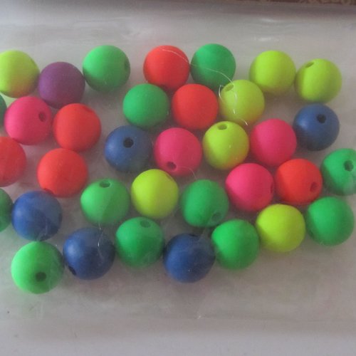 Sachet de 35 perles rondes   en plastique ou résine de couleur  flashy