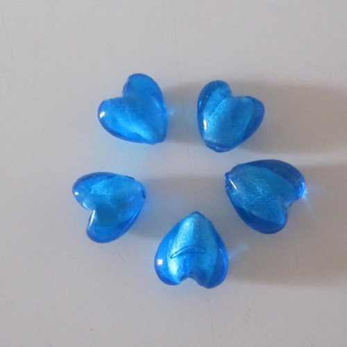 Lot de 5 perles en verre en forme de coeur - de couleur bleue