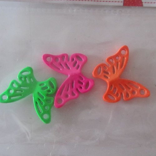 Lot de 3 pendentifs - breloques - représentant des papillons - couleurs flashy