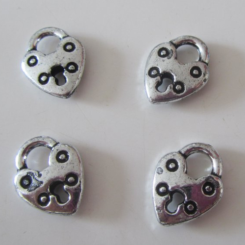Lot de 4 pendentifs en métal argenté - cadenas en forme de coeur - 1,6 cm x 2 cm x 3 mm