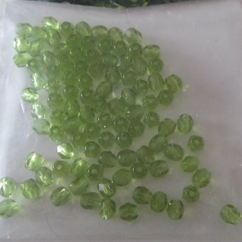 Sachet de 100  perles à facettes en cristal de bohème de couleur vert olive