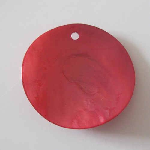 Breloque, pendentif, bouton en nacre de forme ronde  légèrement incurvé - 40 mm