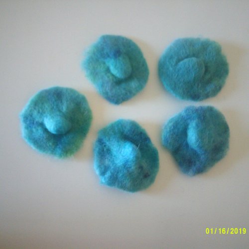 Lot de 5 anémones en laine feutrée dans les  tons bleu turquoise - taille environ 6 cm