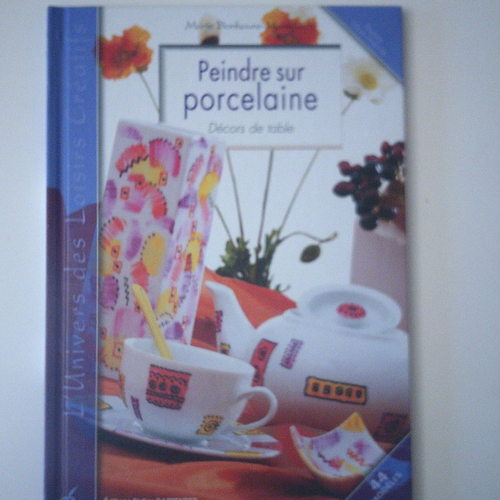 Livre "peindre sur porcelaine" -  décors de table - 44 modèles