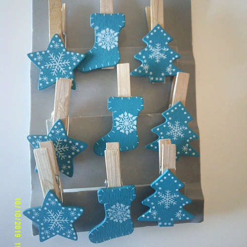 Noël - fête, lot de 9 pinces à linge, épingles, en bois avec étoile, chaussette et sapin décorés de flocons de neige