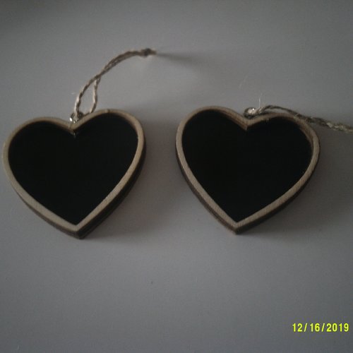 Lot de 2 suspensions en bois en forme de coeur avec le centre en ardoise - 6 cm x 6,5 cm