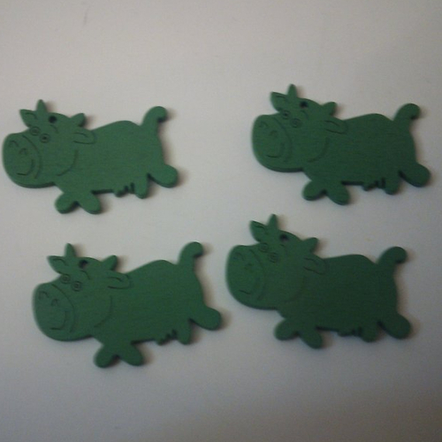 Lot de 4 pendentifs - bijou, breloques en bois - représentant des vaches vertes
