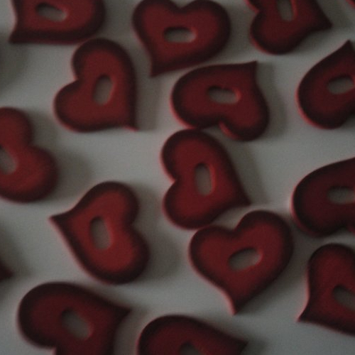 Lot de 6 stickers - coeurs en bois dans les tons rouges - 3 cm x 3 cm