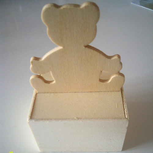 Très jolie petite boîte en bois avec ourson sur le couvercle pour dent de lait, bijoux, cadeaux etc...