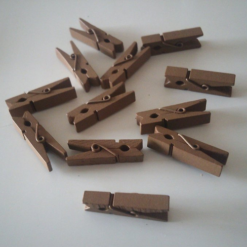Lot de 12 épingles, pinces à linge en bois couleur chocolat - 3,5 cm