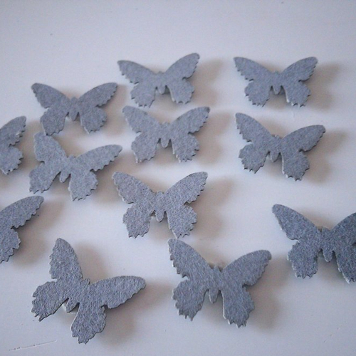 Sachet de 12 décorations - papillons gris  avec pastille autocollante