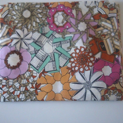 Toile - tissus  pour patchwork - fruits et légumes en forme de fleurs, lunettes et tourne disque  - 100 % coton - 45 x 45 cm