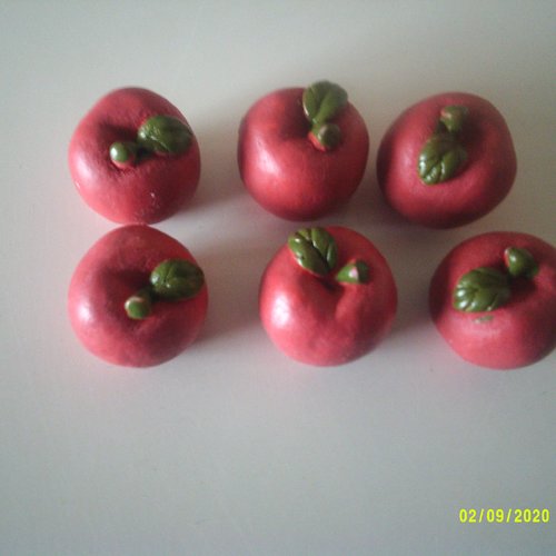 Lot de 6 mini pommes 3d en résine ou plâtre - de couleur rouge