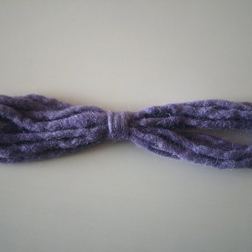 Cordon en laine feutrée - fil de laine - de couleur mauve - 2 mètres - 2 mm épaisseur