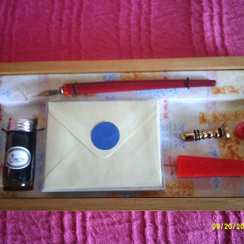 Set de calligraphie avec sceau et cire, mini enveloppes, porte plume et encre