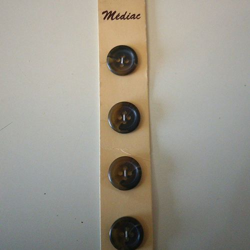 Lot de 4 boutons ronds de couleur marron marbré - marque "médiac" - 15 mm - c.114