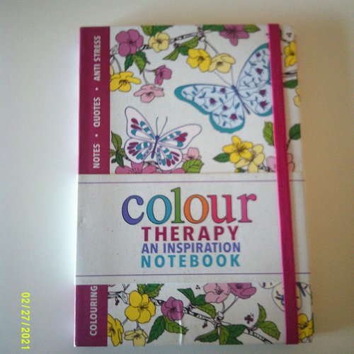 Colour therapy an inspiration notebook est un cahier d'inspiration - broché il se referme avec un élastique