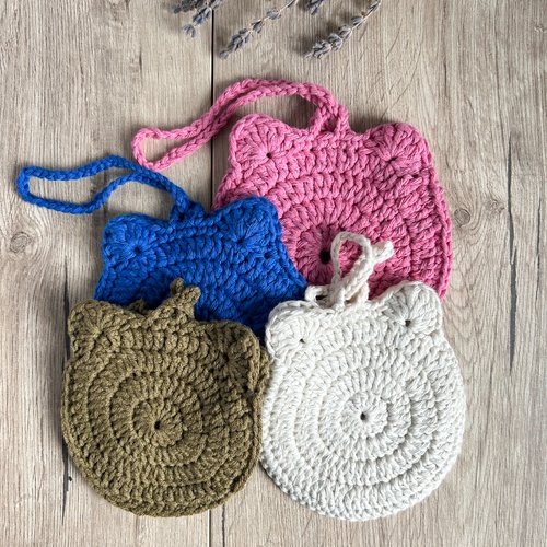 Pochette chat au crochet
