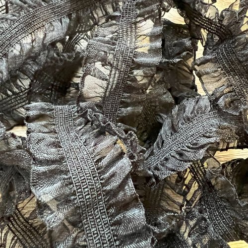 Élastique à volants en organza noir – 2,5 cm x 2,5 mètres – réf. elastic2noir