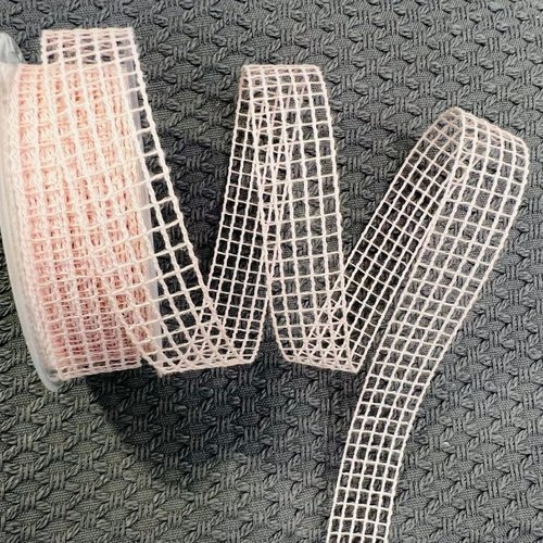 Ruban en maille rose 25 mm x 20 m pour couture, décoration et loisirs créatifs – réf. rolquad1