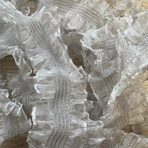 Élastique à volants en organza gris – 2,5 cm x 2,5 mètres – réf. elastic5gris
