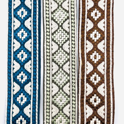 Galon graphique bleu roi à motifs géométriques blancs – 5 cm x 2,5 mètres – réf. gapta51